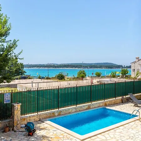 Apartment Dino - 100m From Beach *